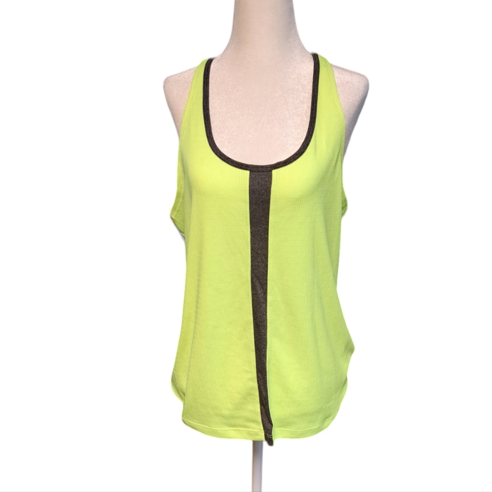 AVIA WOMEN'S YELLOW SIZE LARGE ATHLETIC TOP.